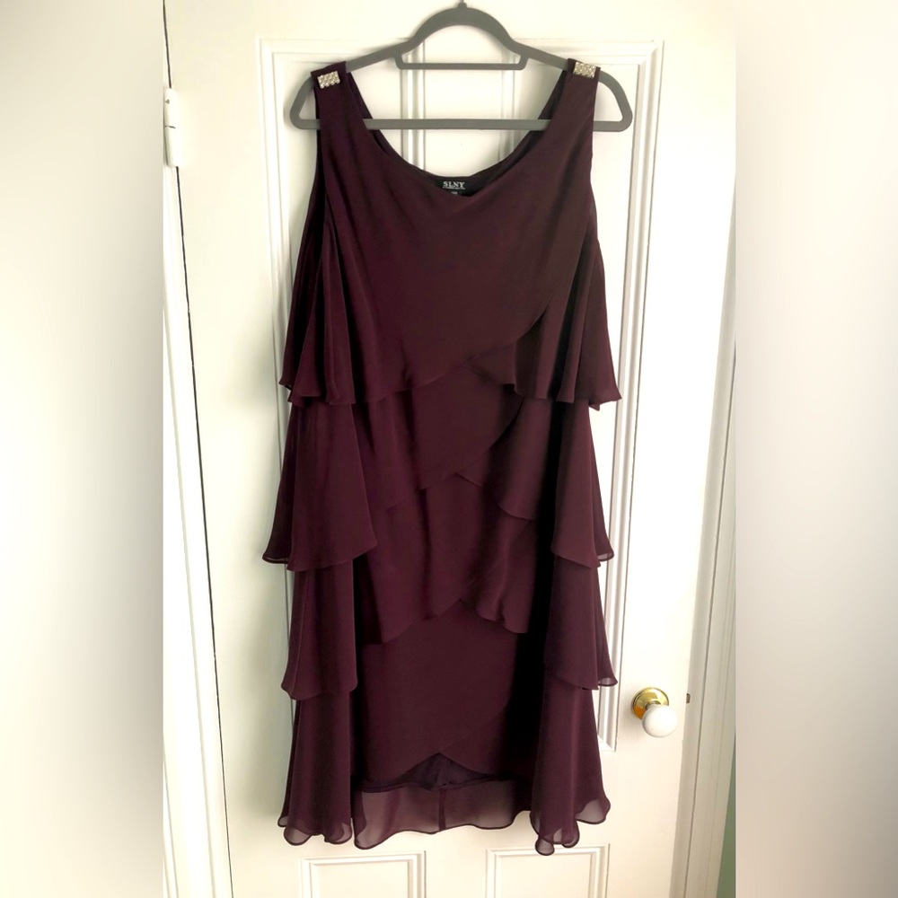 Size 24W fig colored “tiered” sleeveless dress.